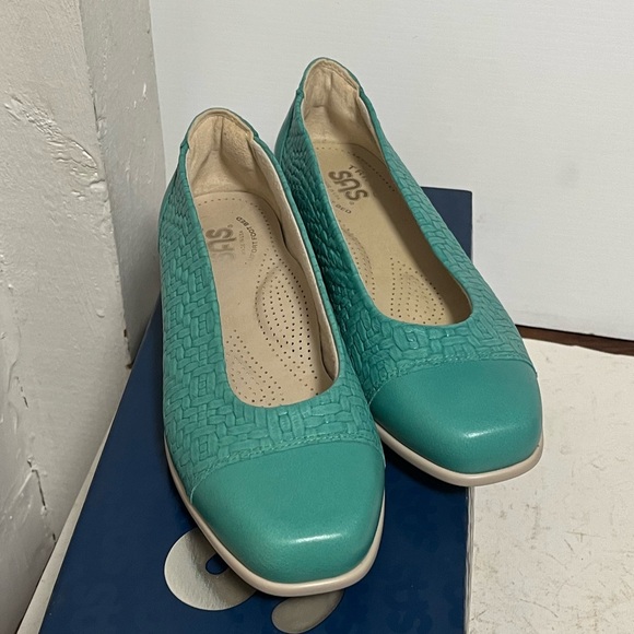 SAS Shoes - SAS green flats 6M